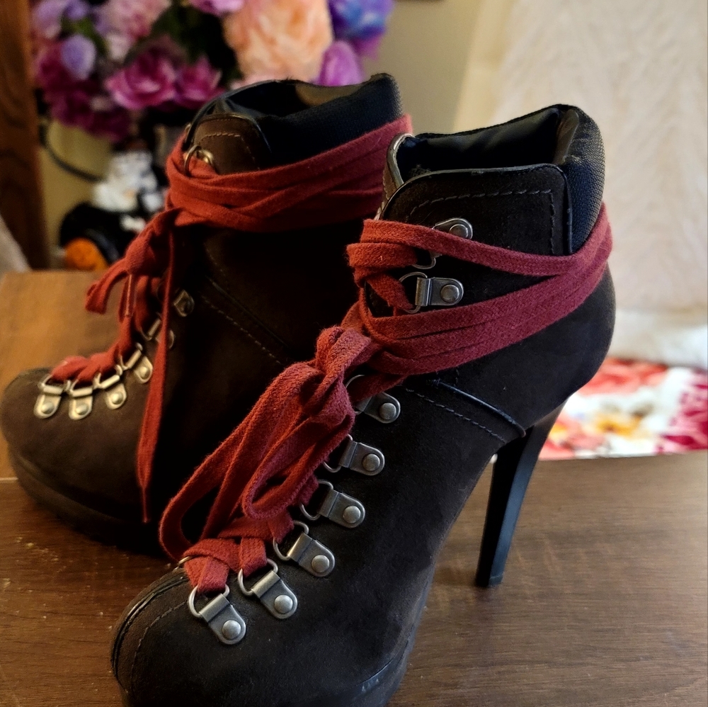 KEAVA  BY XHILARATION LADIES COMBAT FAUX SUEDE HEELS W/LEATHER CUFF/CRAMBERRY - Picture 2 of 11